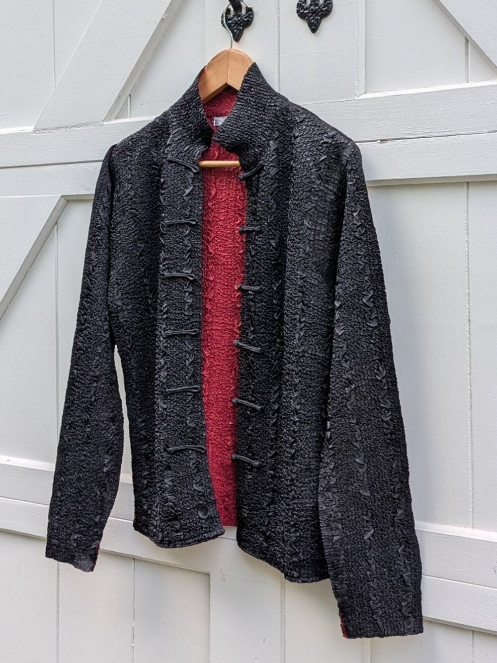 WD NY Petite Reversible Black Red Puckered Crinkle Frog Closure Jacket PL